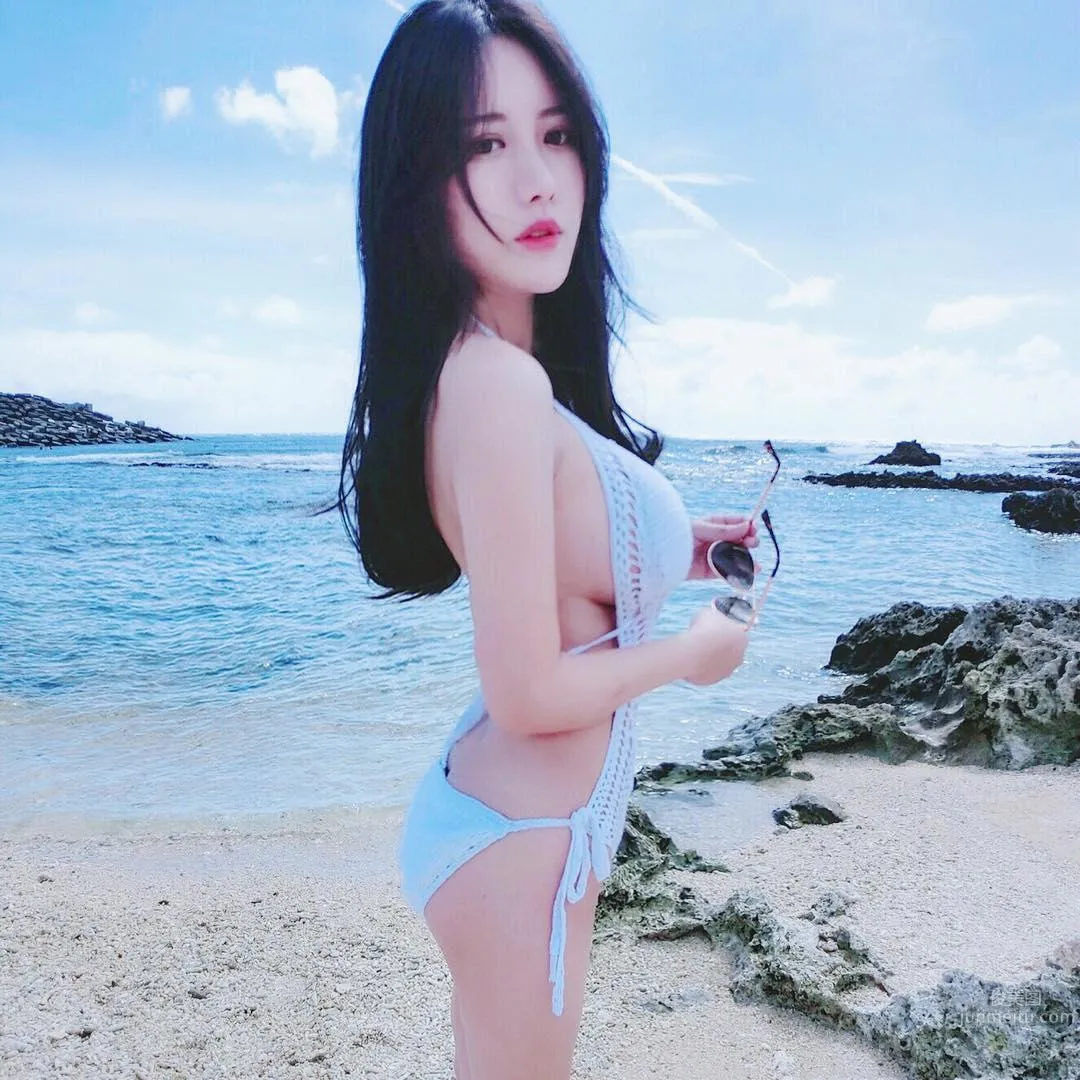 台湾辣妹张瑜庭 海滩比基尼的炸裂感_5