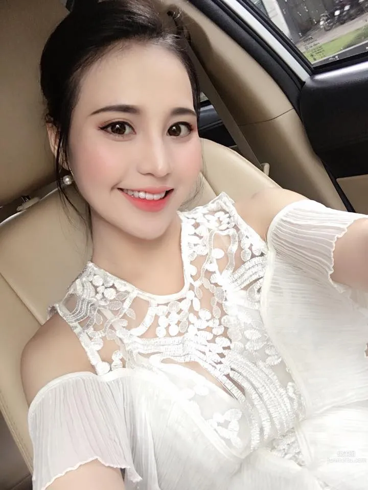 越南模特Đặng Trang火辣红肚兜美图_29