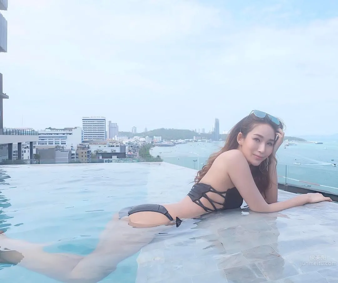 泰国模特Ployly Yada 沙滩气质比基尼_0