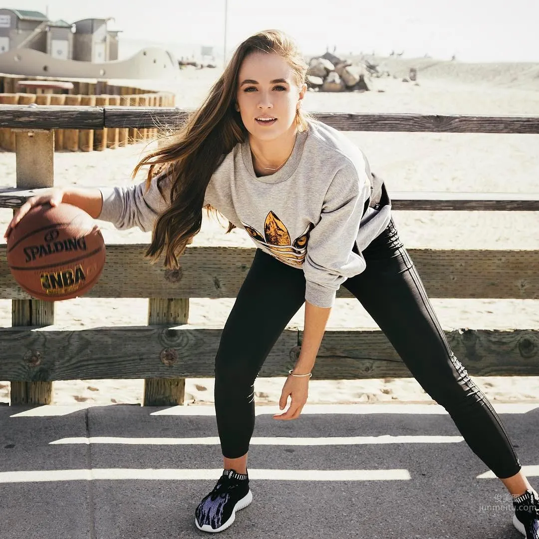 Rachel DeMita- 颜艺俱佳的美女篮球主播_9