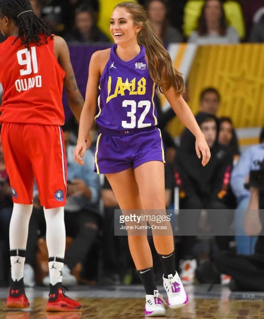 Rachel DeMita- 颜艺俱佳的美女篮球主播_42