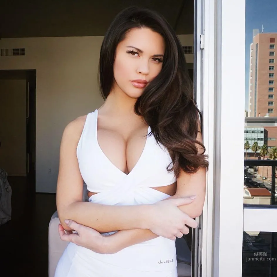 销魂！性感名模Tawny Jordan 穿上比基尼就是不一样_45