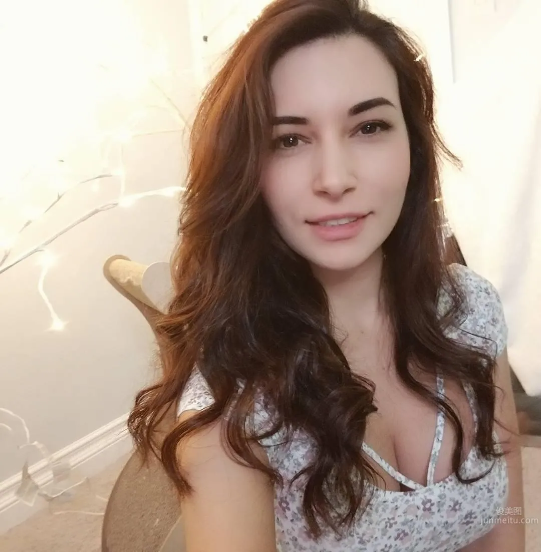 想一起激战！电玩直播妹「Alinity Divine」清新自然_19