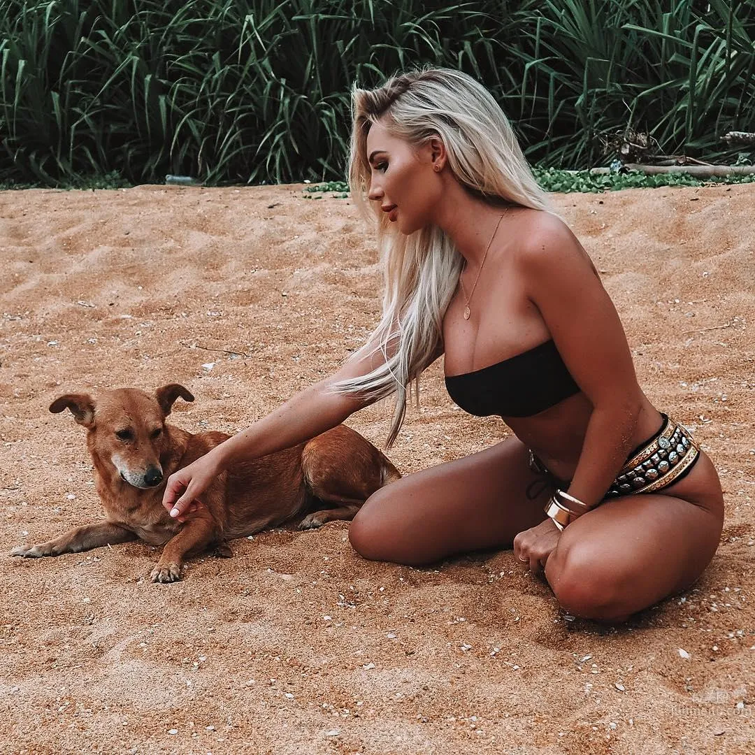 陶醉！巧克力奶妹「Rosanna Arkle」紧实蜜翘臀大放送_45