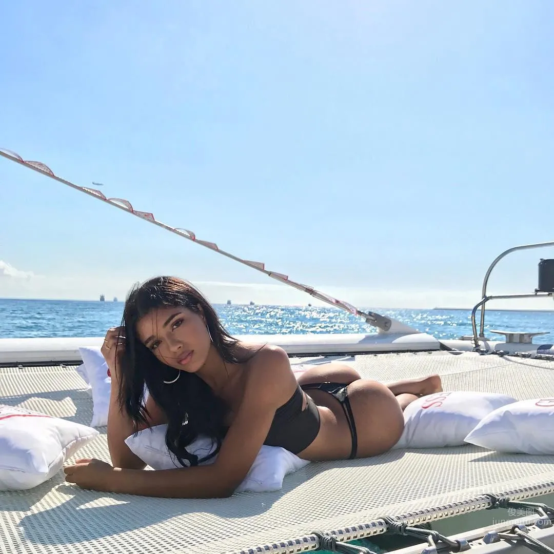 Yovanna Ventura- 健康肤色健美线条_37