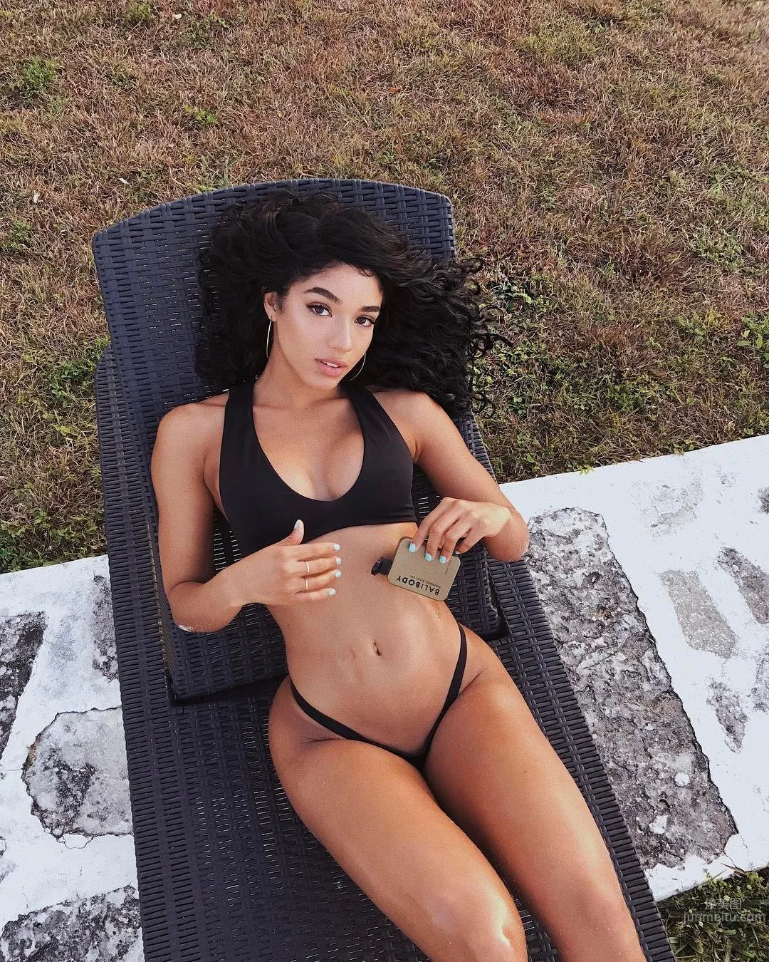 Yovanna Ventura- 健康肤色健美线条_5