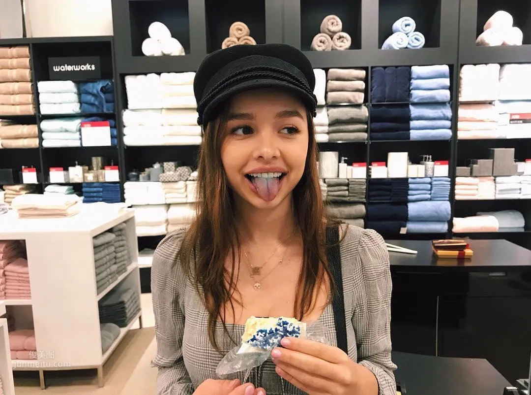 鬼妹版宇都宫Sophie Mudd，超强劲事业线晃动到头晕_12