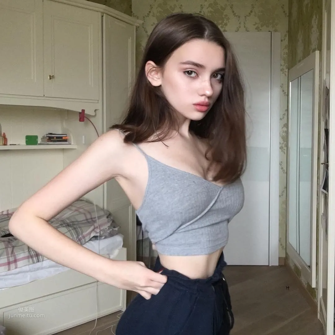 Yana Poplavskaya- 14岁俄罗斯少女的逆天发育！_1