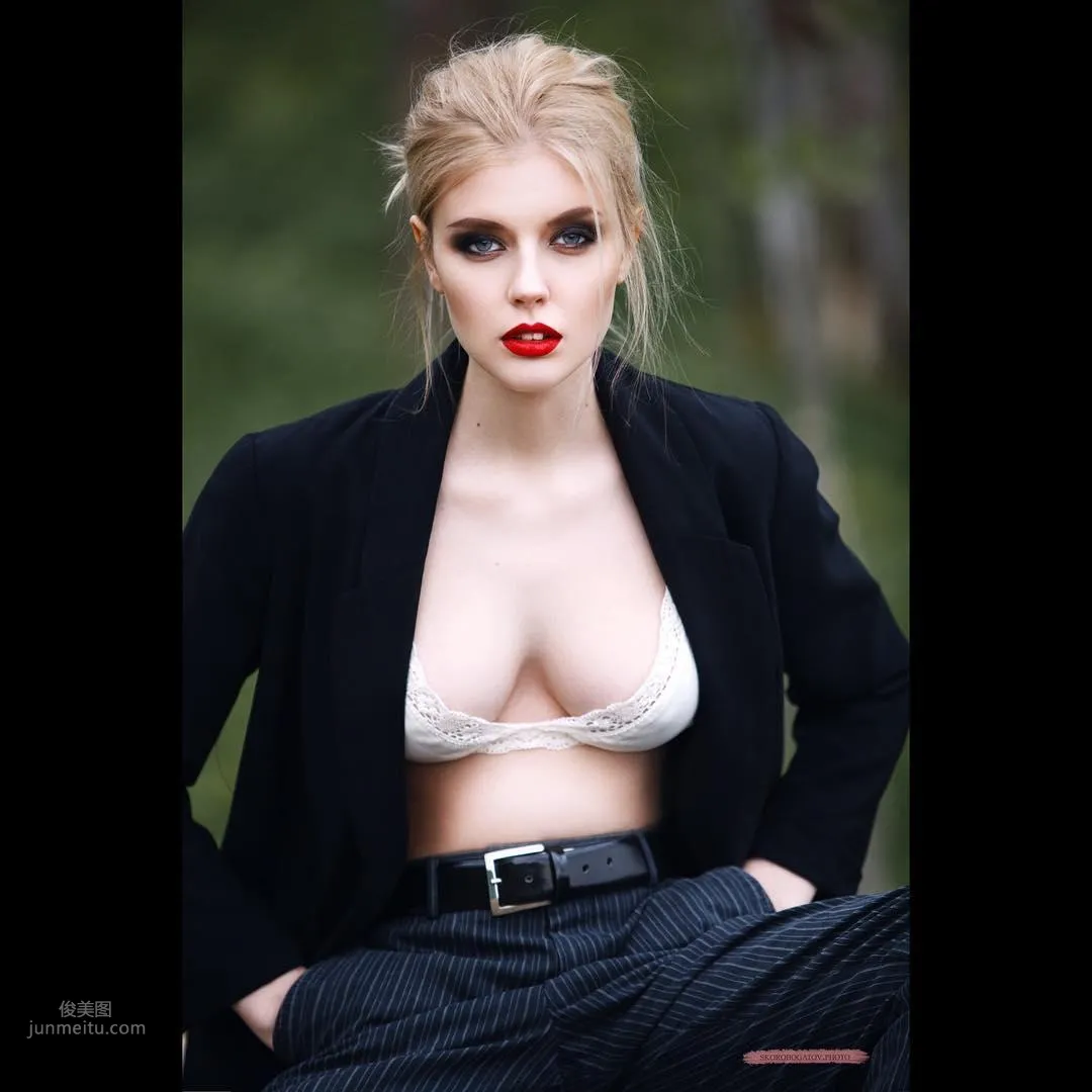 Selena Verner- 来自乌克兰的开胸女孩_3