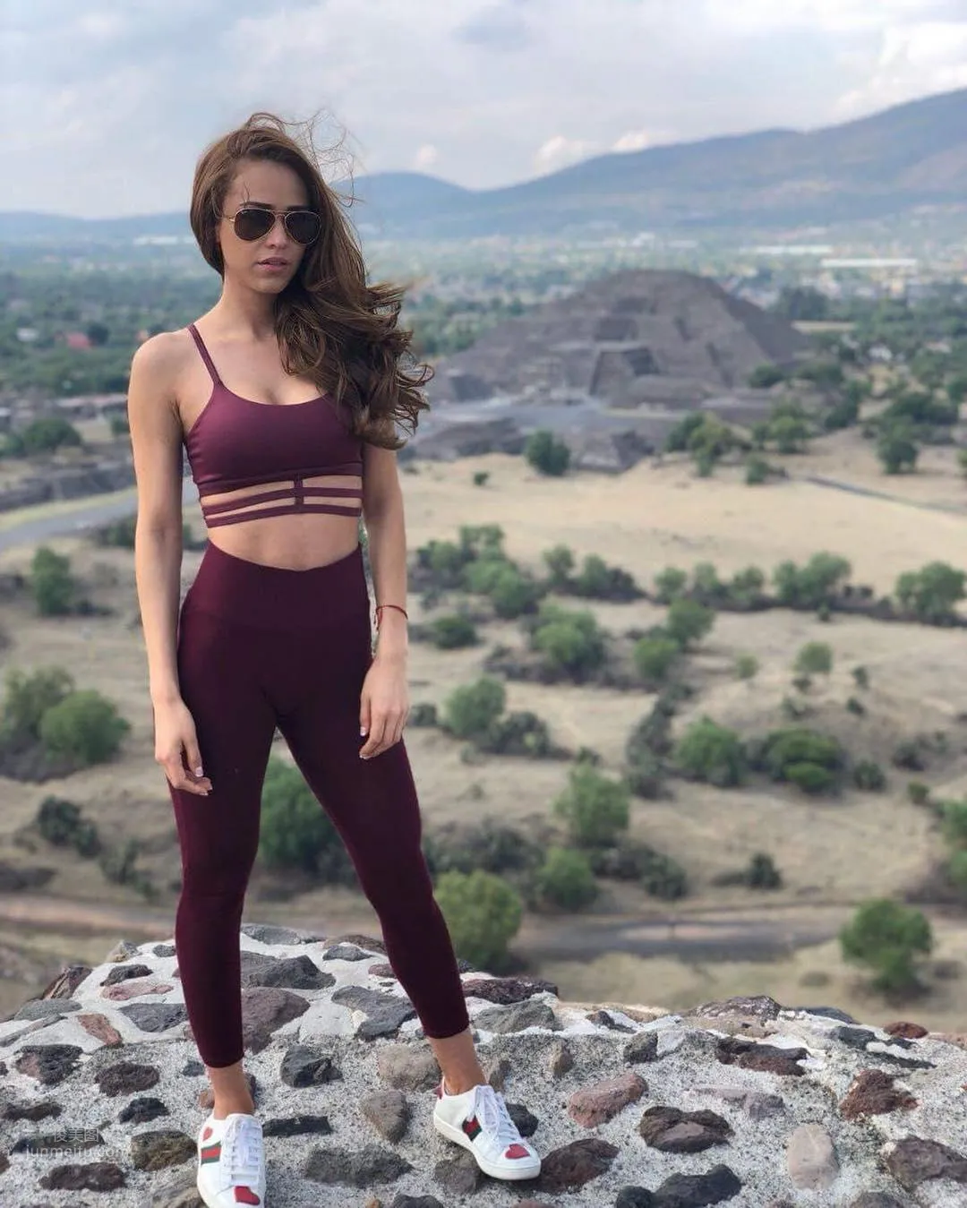 Yanet Garcia- 超火辣墨西哥天气预报主播_26