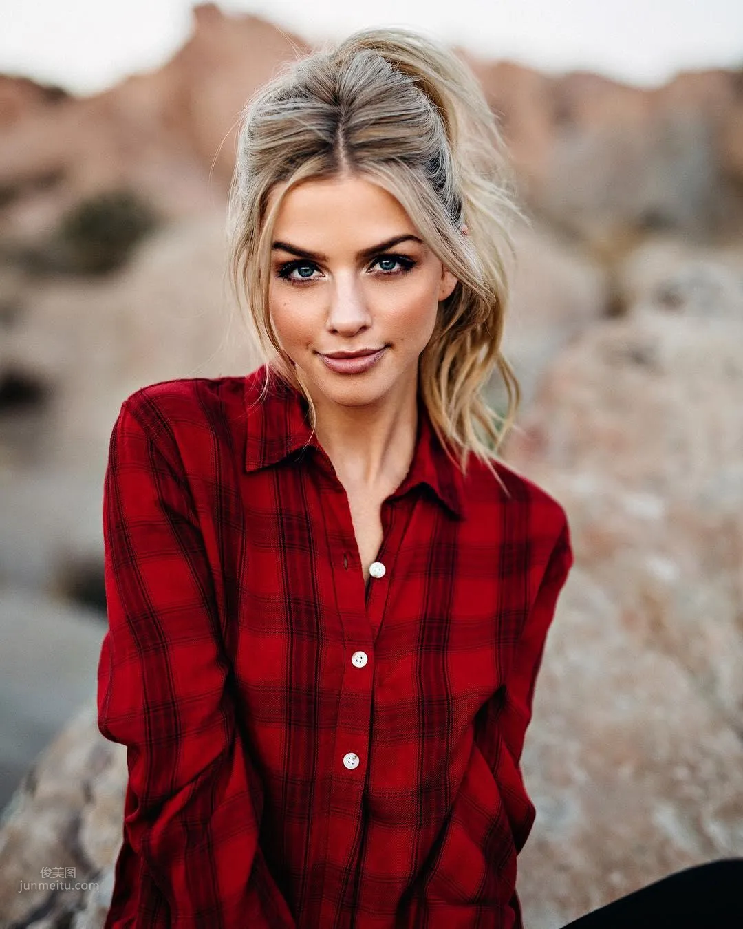 Marina Laswick- 加拿大美妆博主私房照_22