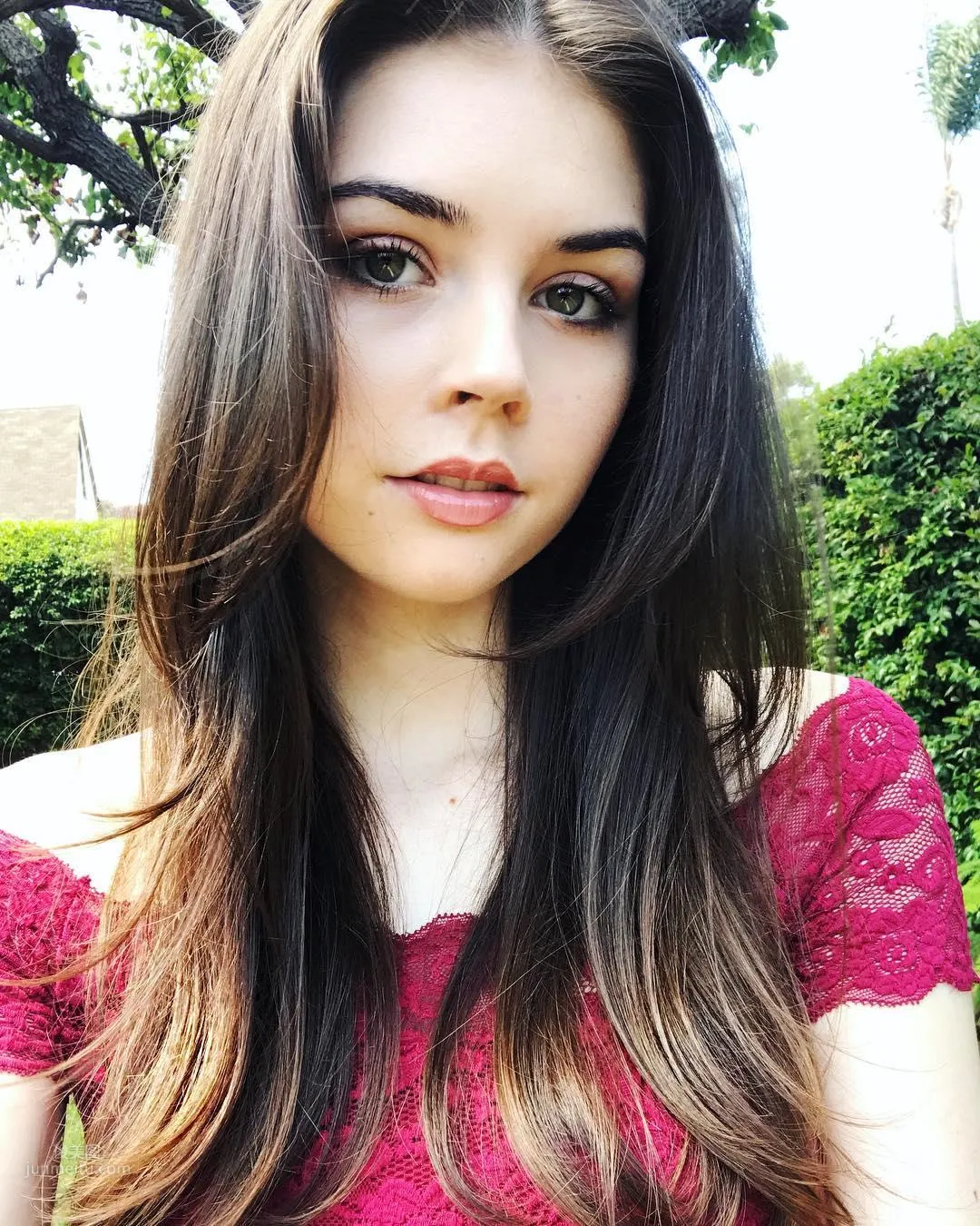 Elise Trouw- 全能型美女歌手也有颜值_12