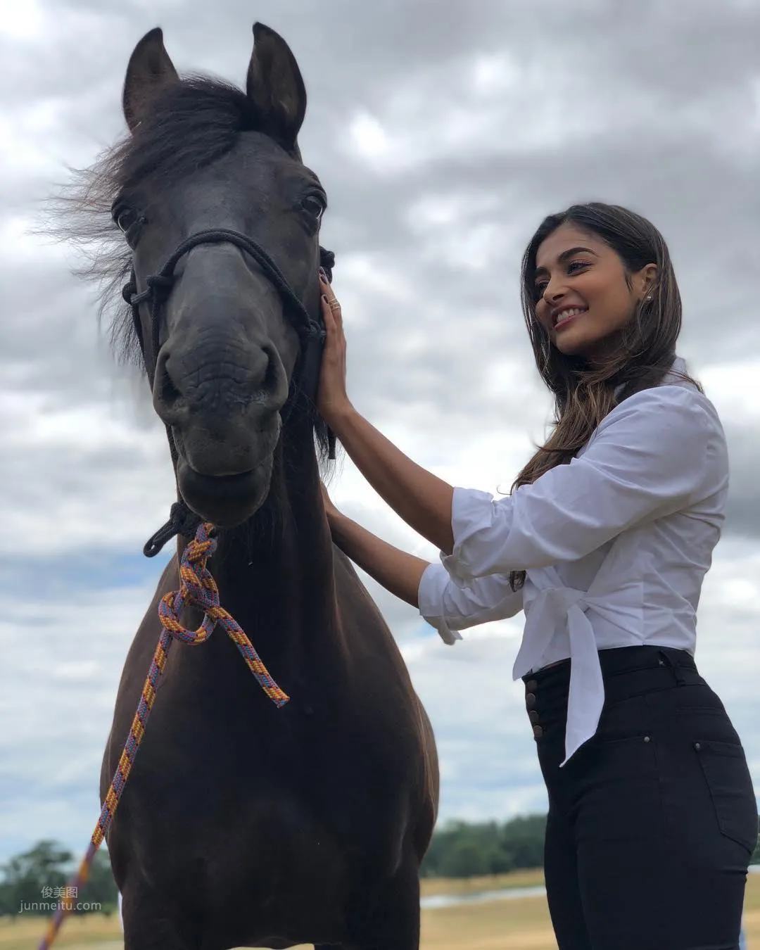 Pooja Hegde- 印度美人颜值气质好_14