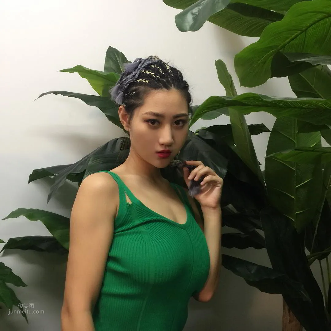 正妹Cassy Luu火辣健身照「胸型超凸出」_27