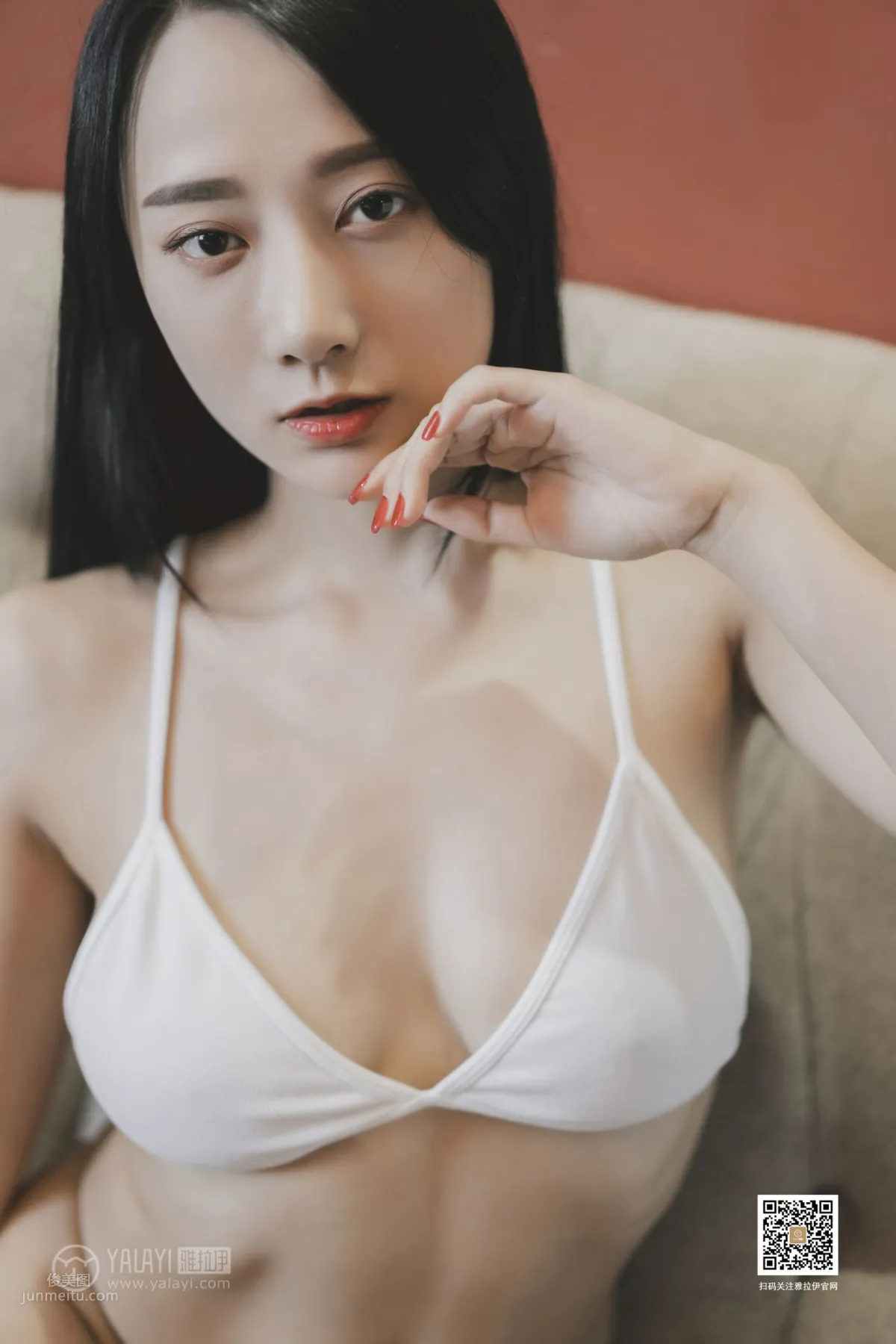 [YALAYI雅拉伊] 2019.08.08 Vol.363 女白领的私房照 何嘉颖_15