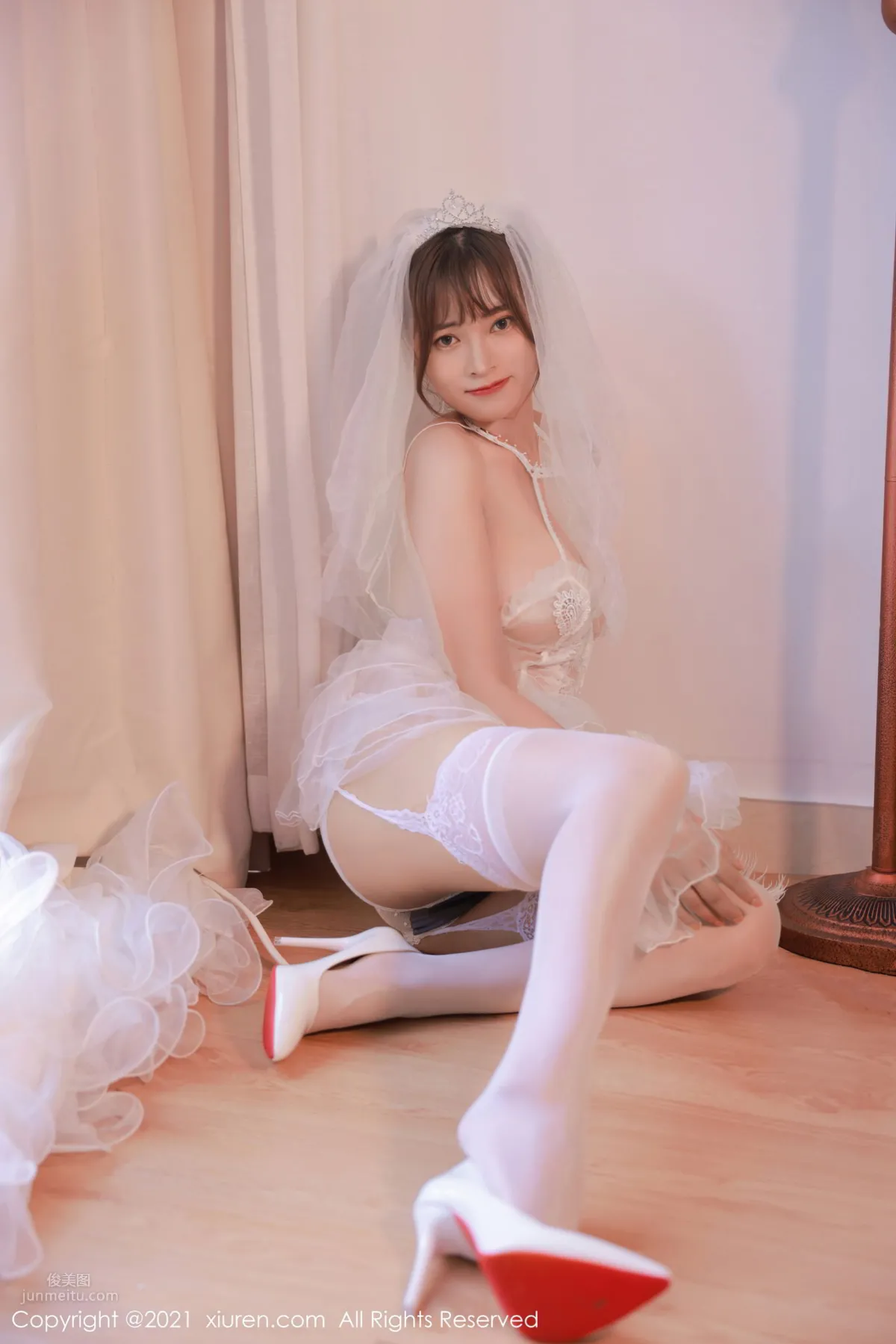 欧派模特奈沐子 唯美动人白色婚纱_15