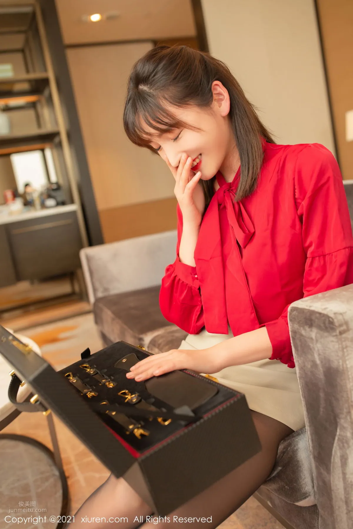 陆萱萱鲜红服饰 女神的独特礼物_21