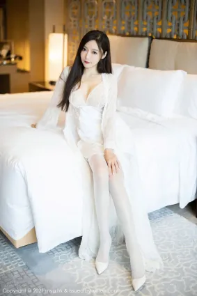 王馨瑤江浙滬旅拍 精緻的白色連衣裙
